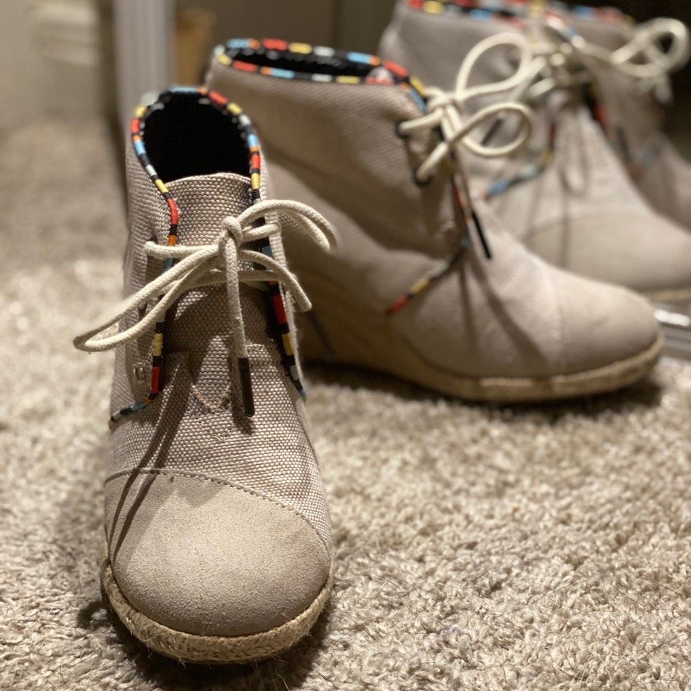 🚫 SOLD— Tom’s Desert Wedge Whisper Beige Burlap